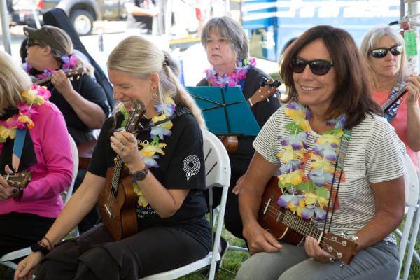 earle-baum-party-with-ukelele-players-photo-by-Chris-Kittredge-